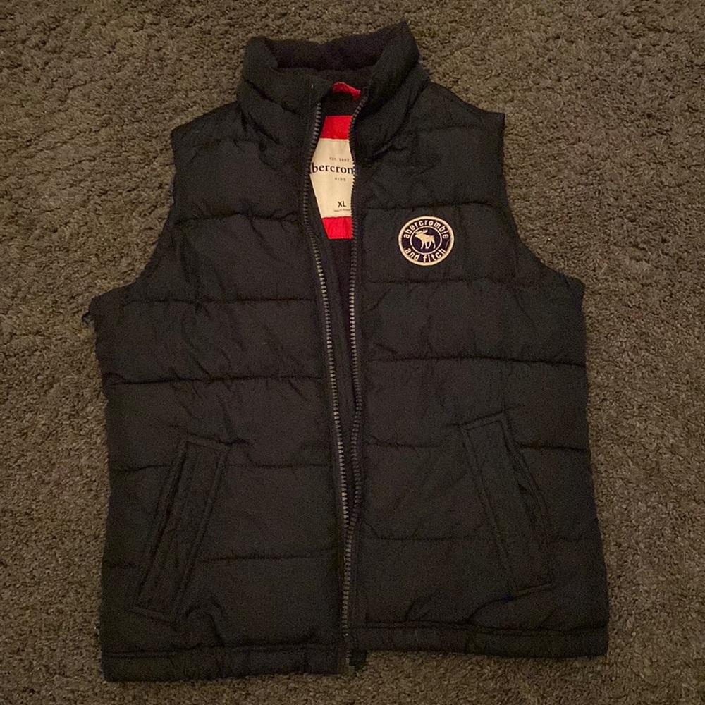 A&F zip front vest